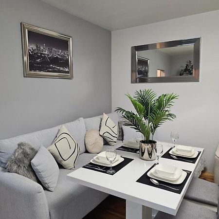 Apartment In Zyrardow 10Min To Suntago 外观 照片