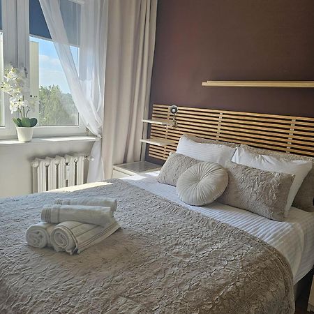 Apartment In Zyrardow 10Min To Suntago 外观 照片