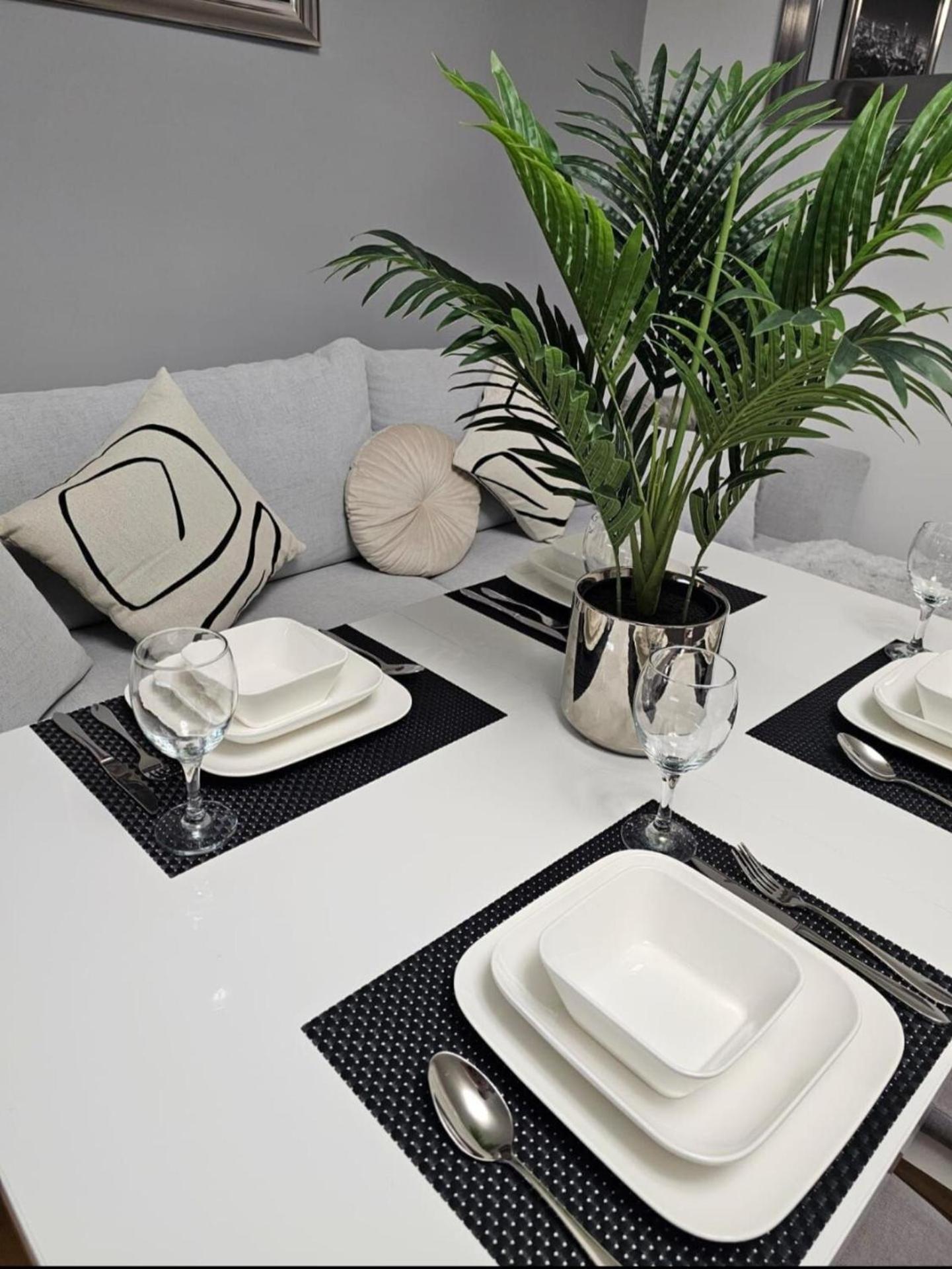 Apartment In Zyrardow 10Min To Suntago 外观 照片