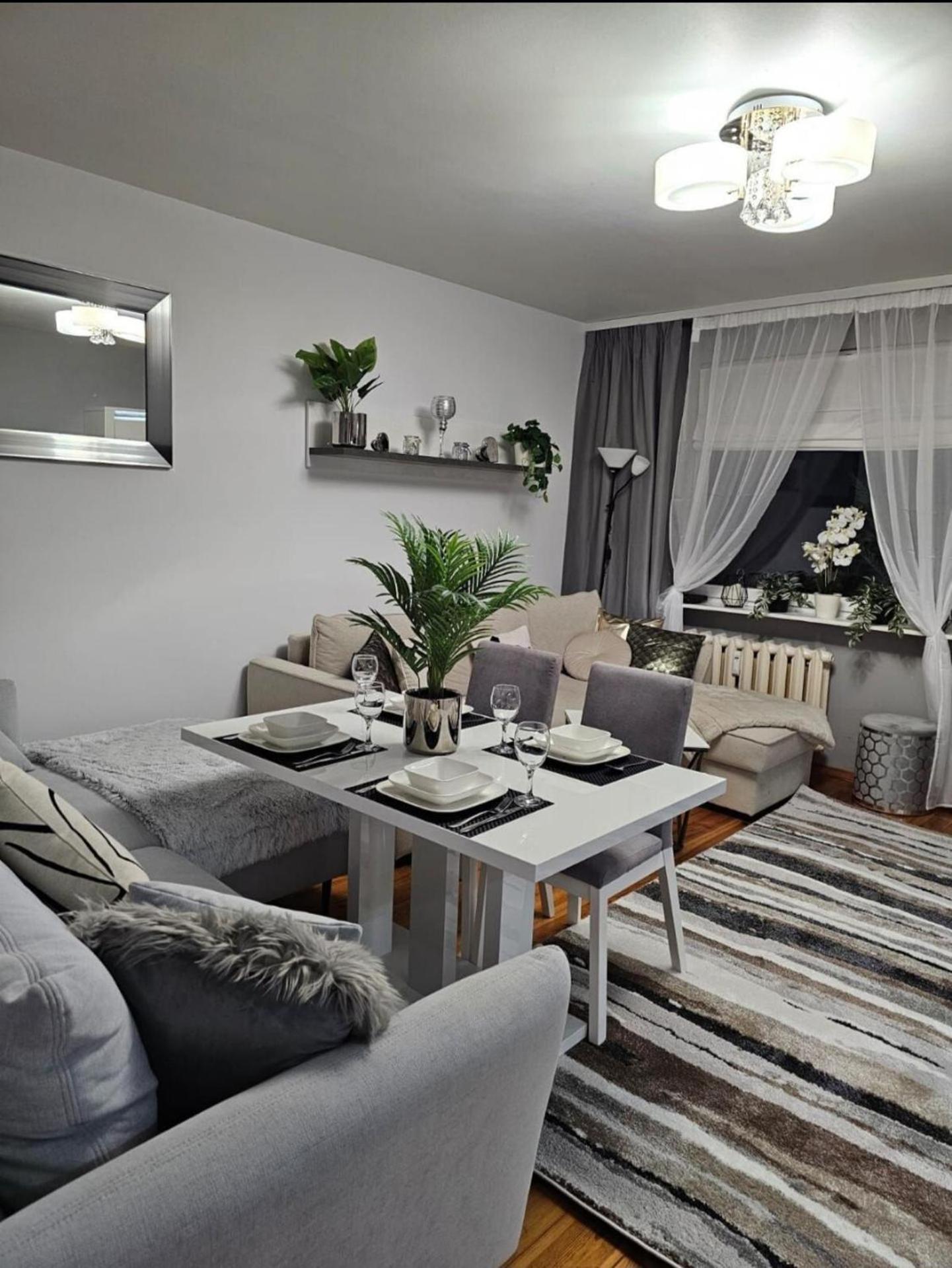 Apartment In Zyrardow 10Min To Suntago 外观 照片